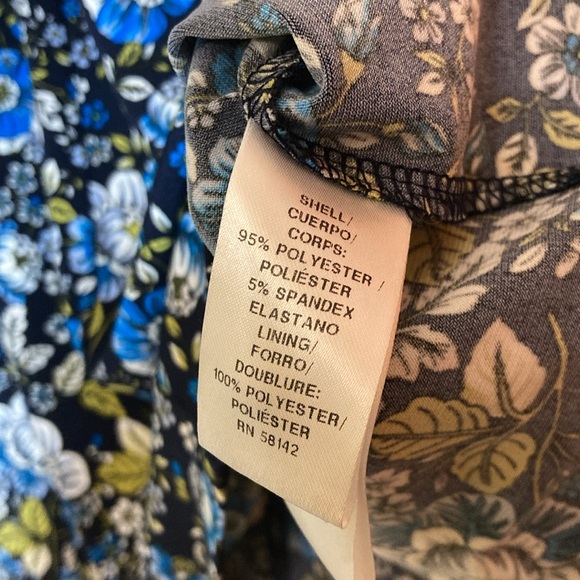 London Time Navy Floral Midi Dress Sz 8P cap sleeve v-neck flowing knee length - Picture 8 of 8